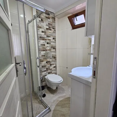 Bude Ortakoey מלון