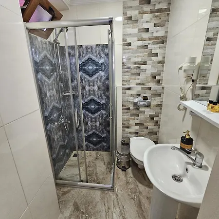 Bude Ortakoey מלון *