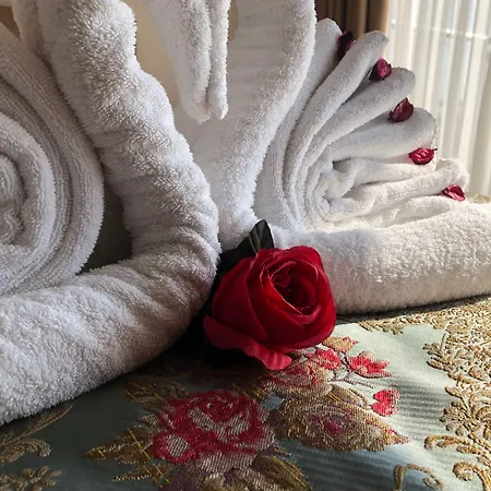 Bude Ortakoey מלון