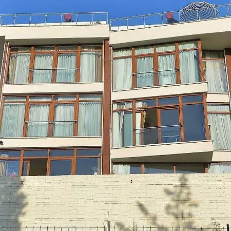 Bude Ortakoey מלון *