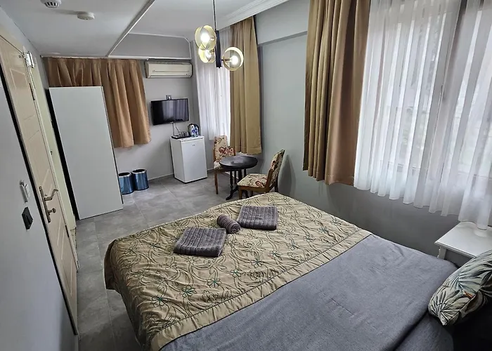 Bude Ortakoey 酒店 *